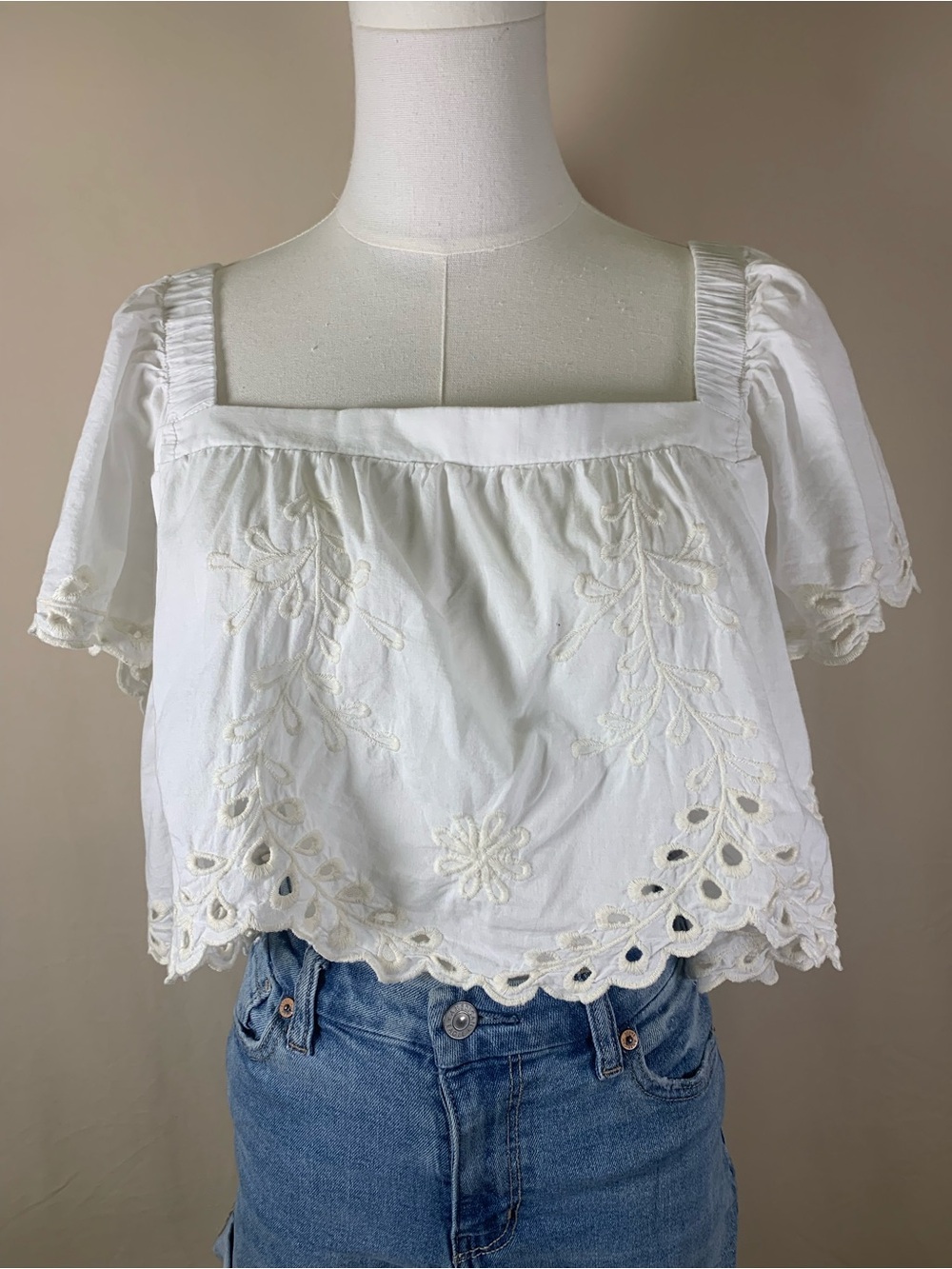 American Eagle Eyelet Crop Top Size M Open Tie Back